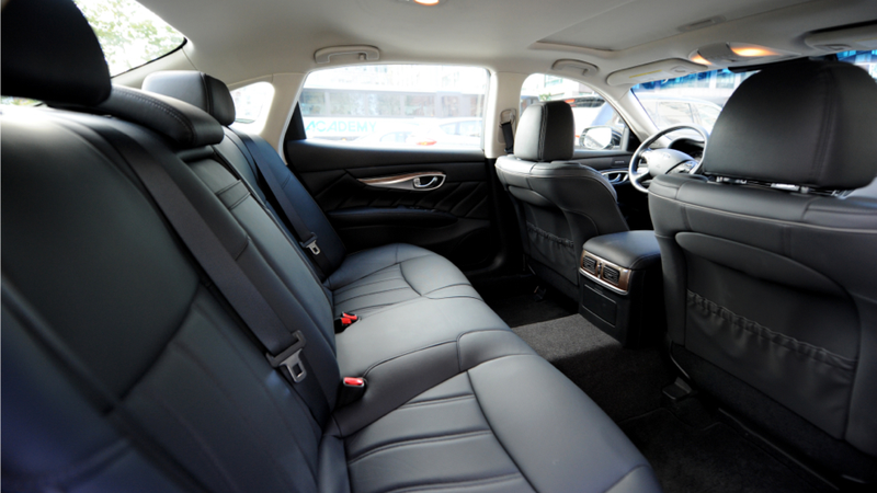 Illustration for article titled The Infiniti Q70 Is A Big Yacht That Is Still Better Than You Think